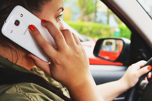 Штраф за разговор по телефону во время вождения через дорожные камеры